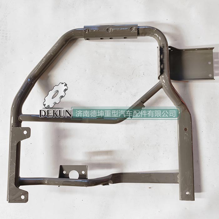 豪沃MAX右挡泥板支架